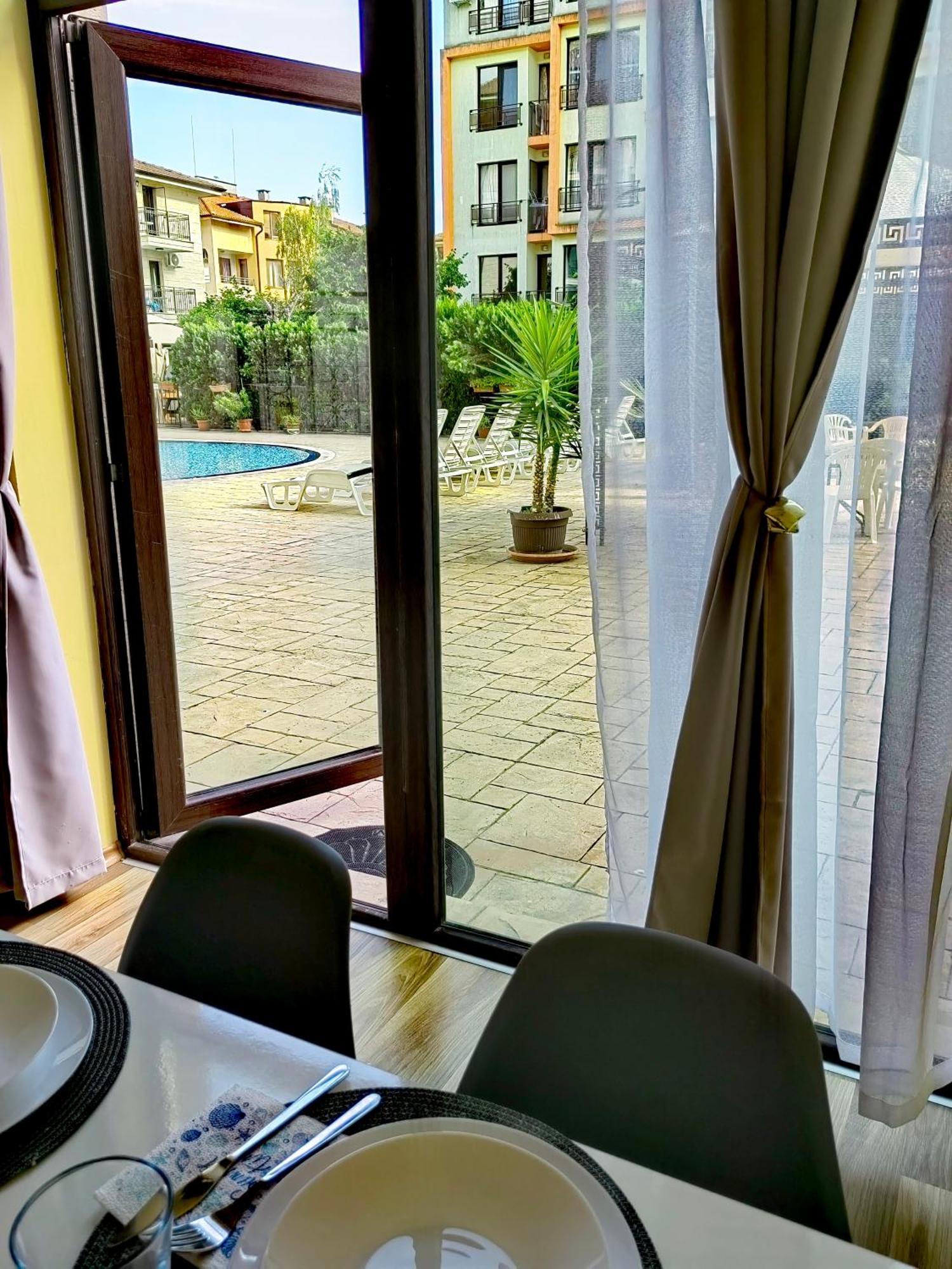 Pool Apartment Amadeus Lux ساني بيتش الغرفة الصورة